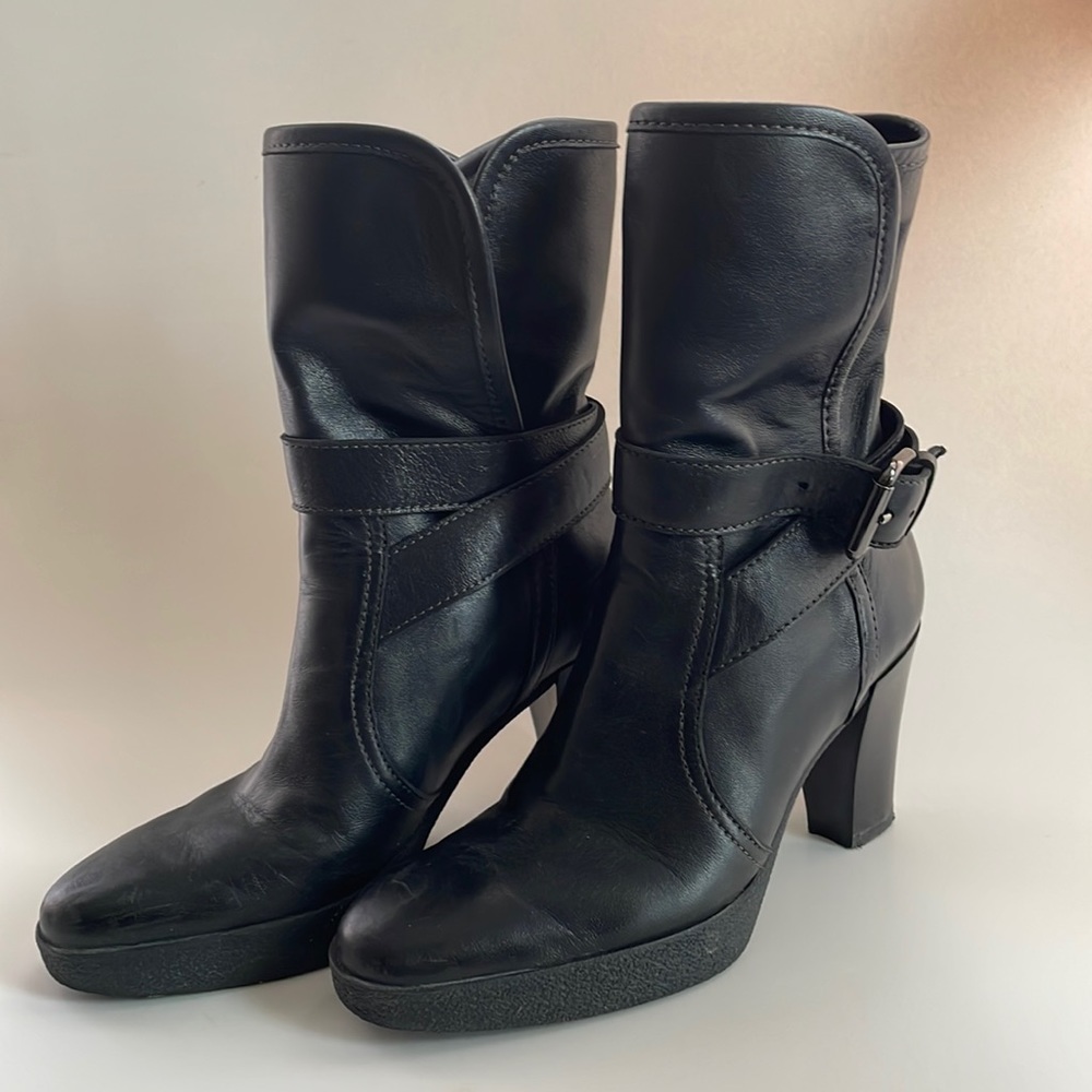 Tods Leather Chelsea Boots black